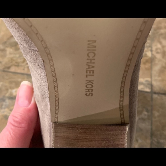 Michael Kors Suede Walden Booty Like New Condition - Picture 4 of 4